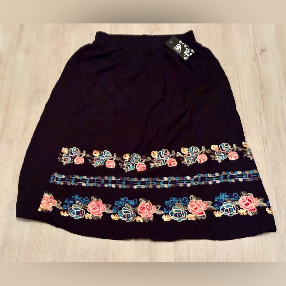 New Women’s Floral Embroidered Black Skirt - GM Fashion, One Size, Stylish!